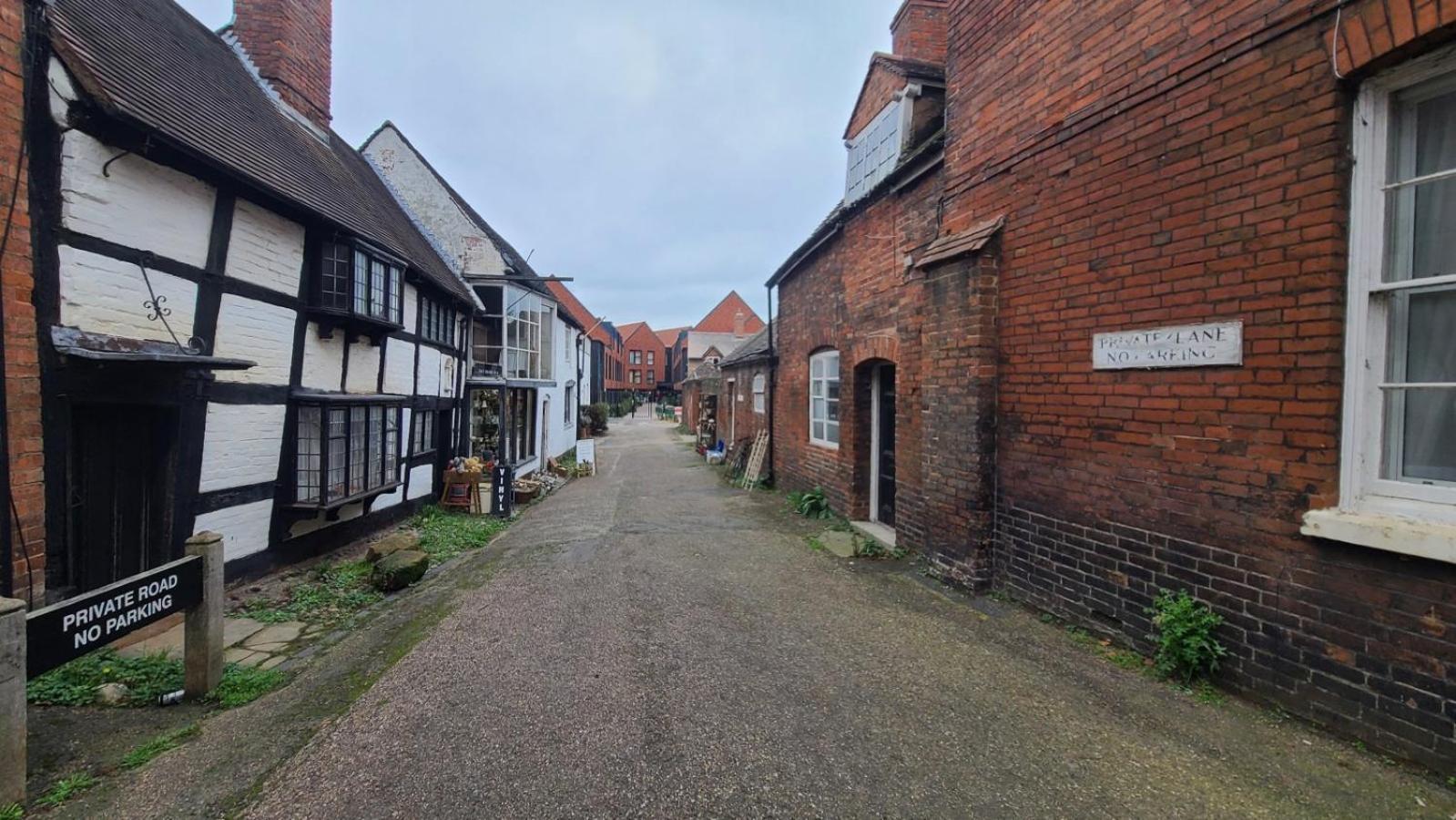 Samuels' A Duplex Apartment By Spires Accommodation In Lichfield City Centre Esterno foto