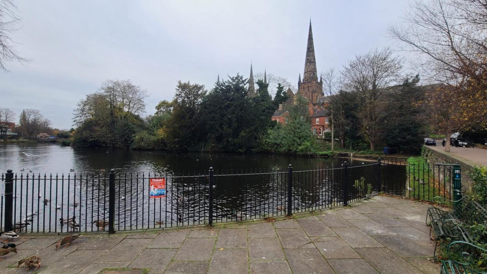 Samuels' A Duplex Apartment By Spires Accommodation In Lichfield City Centre Esterno foto