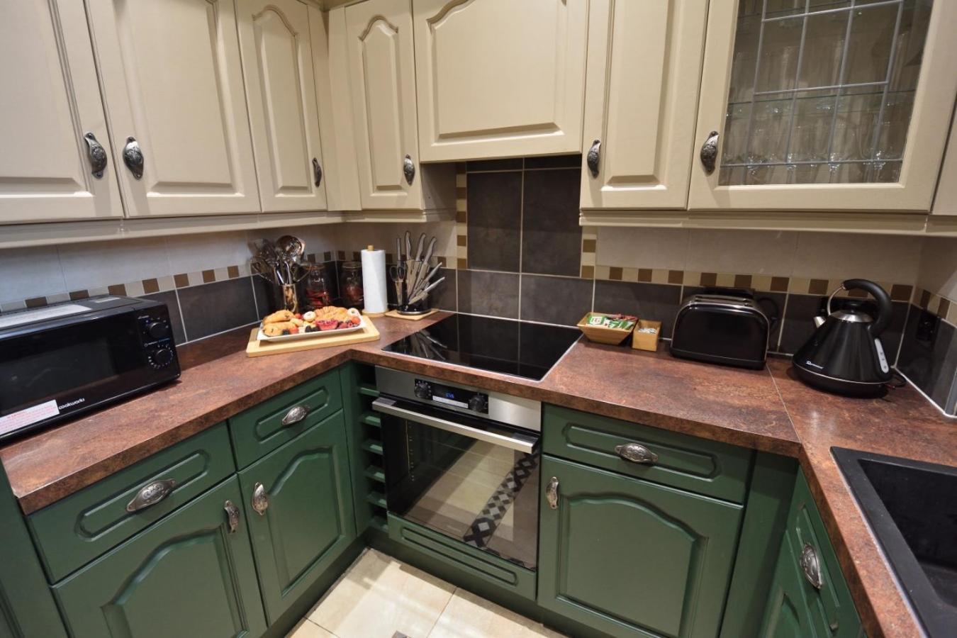 Samuels' A Duplex Apartment By Spires Accommodation In Lichfield City Centre Esterno foto
