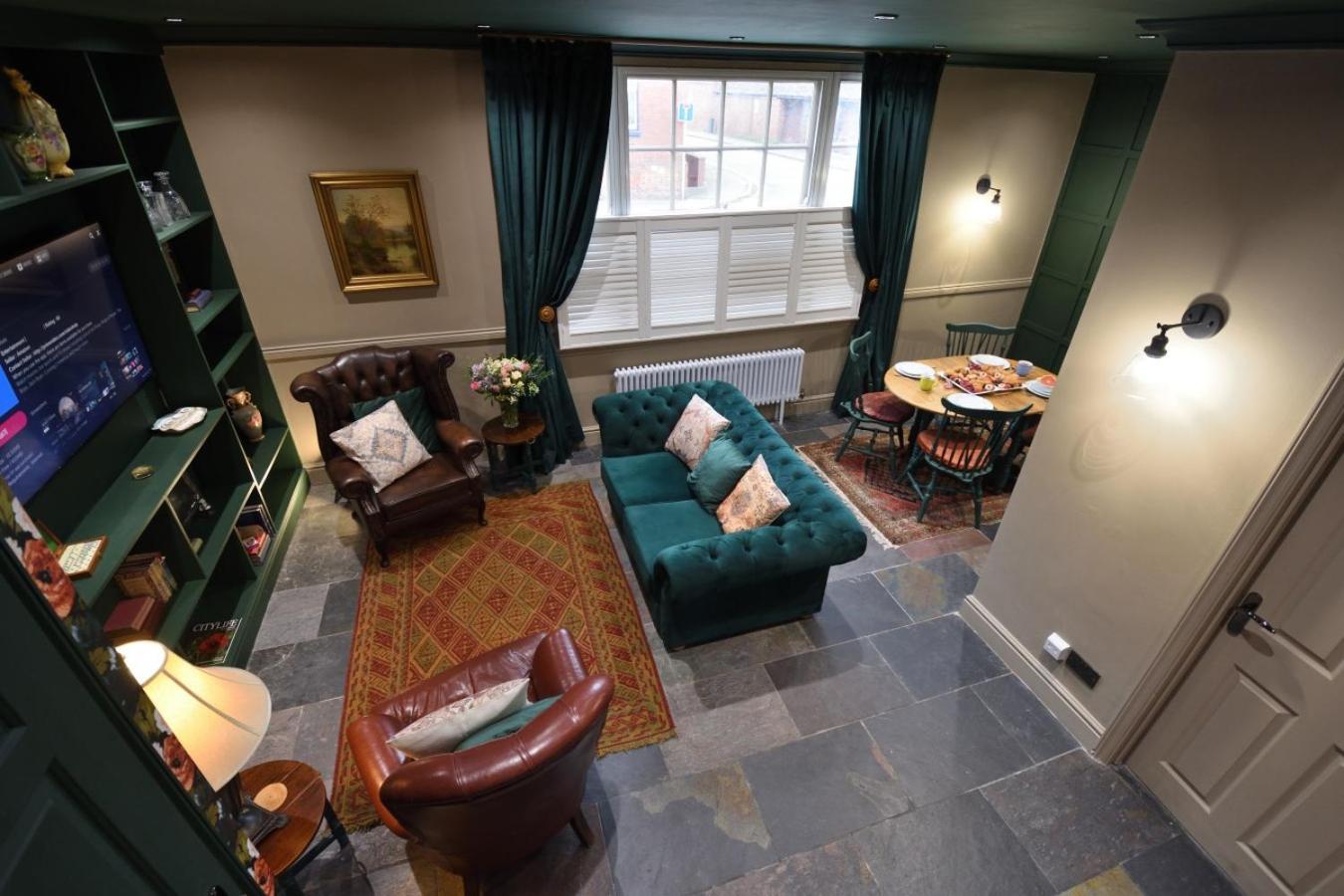 Samuels' A Duplex Apartment By Spires Accommodation In Lichfield City Centre Esterno foto